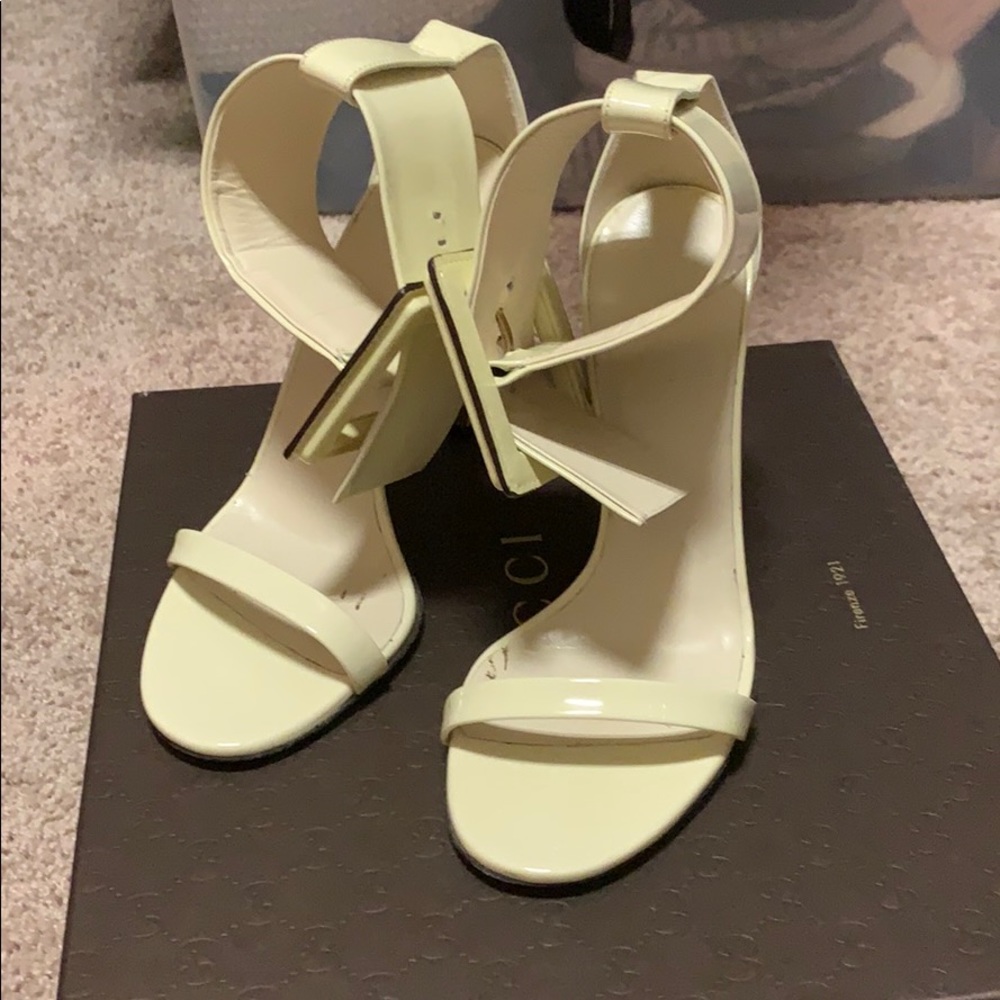 Gucci Victoire buckled Patent Leather